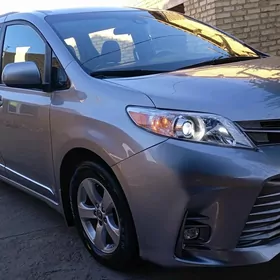 Toyota Sienna 2019