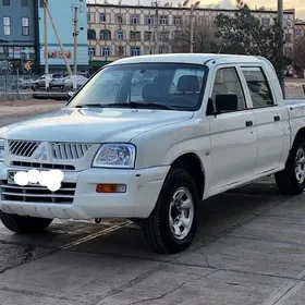 Mitsubishi L200 2005