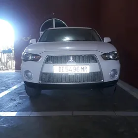 Mitsubishi Outlander 2011