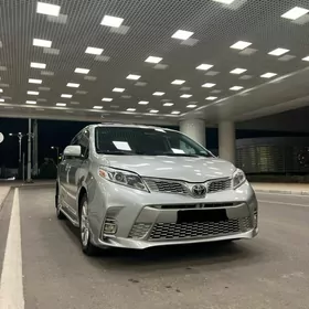 Toyota Sienna 2019