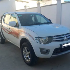 Mitsubishi L200 2010