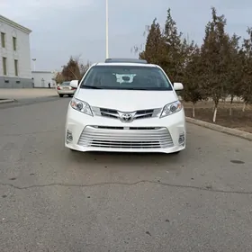 Toyota Sienna 2019