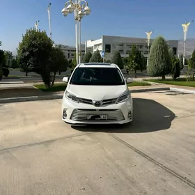 Toyota Sienna 2018