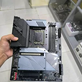 Z690 Gigabyte AUROS