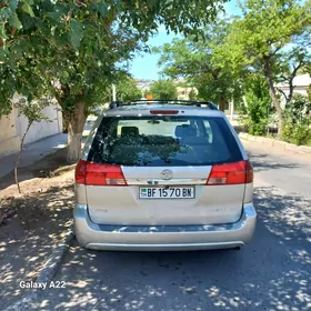 Toyota Sienna 2003