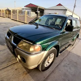 Mitsubishi Pajero 2000