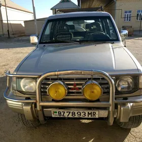 Mitsubishi Pajero 1991