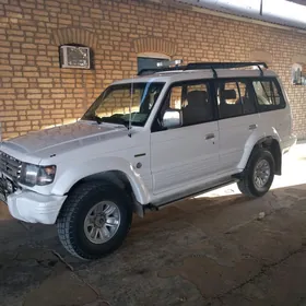 Mitsubishi Pajero 1992