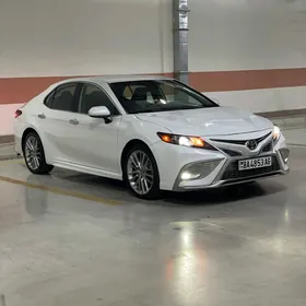 Toyota Camry 2021