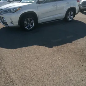 Toyota Highlander 2019