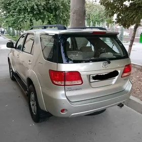 Toyota Fortuner 2008