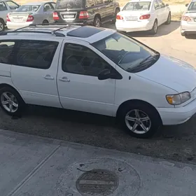 Toyota Sienna 1999