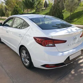 Hyundai Elantra 2020