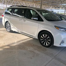 Toyota Sienna 2021