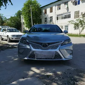 Toyota Camry 2018