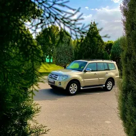 Mitsubishi Pajero 2013