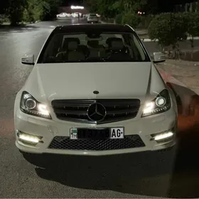 Mercedes-Benz C300 2012