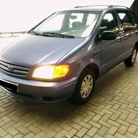 Toyota Sienna 2002