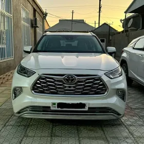 Toyota Highlander 2021