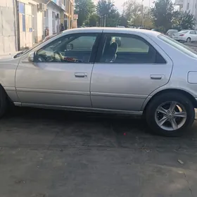 Toyota Camry 2001