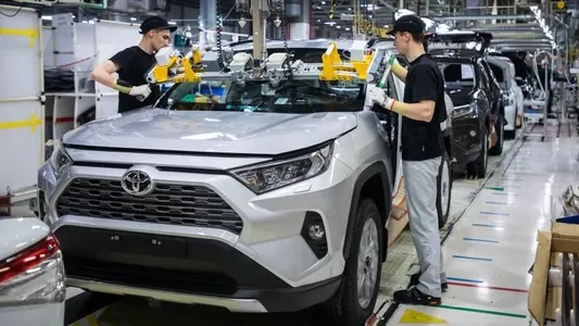 Возвращение на рынок моделей Toyota после фальсификации данных задержится из-за тайфуна