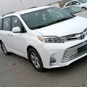 Toyota Sienna 2016