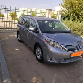 Toyota Sienna 2011