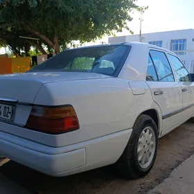 Mercedes-Benz 230E 1990