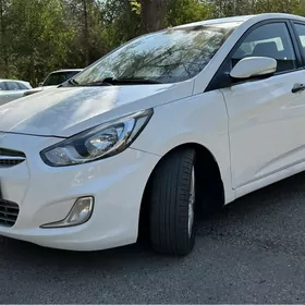 Hyundai Accent 2013