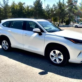 Toyota Highlander 2021