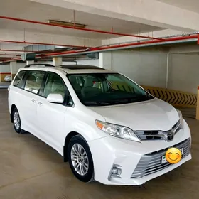 Toyota Sienna 2019