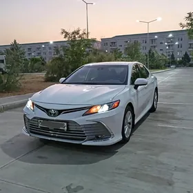 Toyota Camry 2021