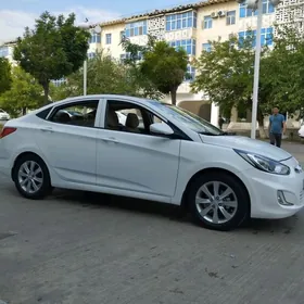 Hyundai Accent 2013