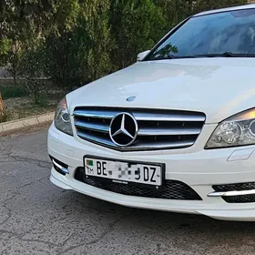 Mercedes-Benz C350 2011