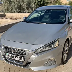 Nissan Altima 2019