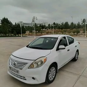 Nissan Versa 2012