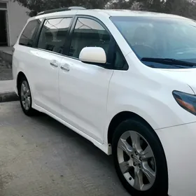 Toyota Sienna 2016