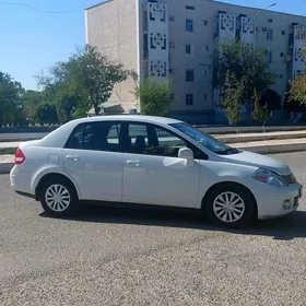 Nissan Versa 2011