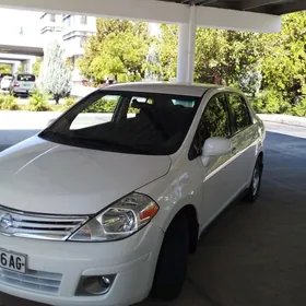 Nissan Versa 2011