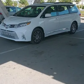 Toyota Sienna 2020