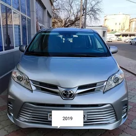 Toyota Sienna 2019