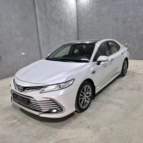 Toyota Camry 2021