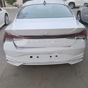 Hyundai Elantra 2021