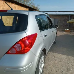 Nissan Versa 2011