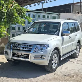 Mitsubishi Pajero 2020