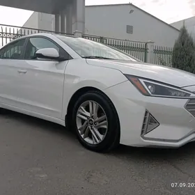 Hyundai Elantra 2019