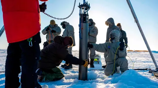 NASA buzuň eremegini öwrenmek üçin Antarktidanyň buzluklarynyň aşagyna robotlary iberer