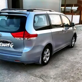 Toyota Sienna 2011