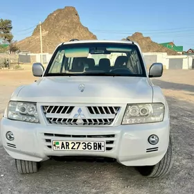 Mitsubishi Pajero 2004