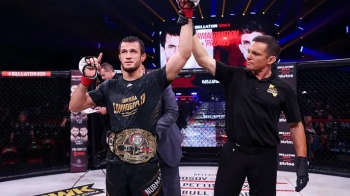 Usman Nurmagomedow ýeňil agramda "Bellatoryň" titulyny gorady